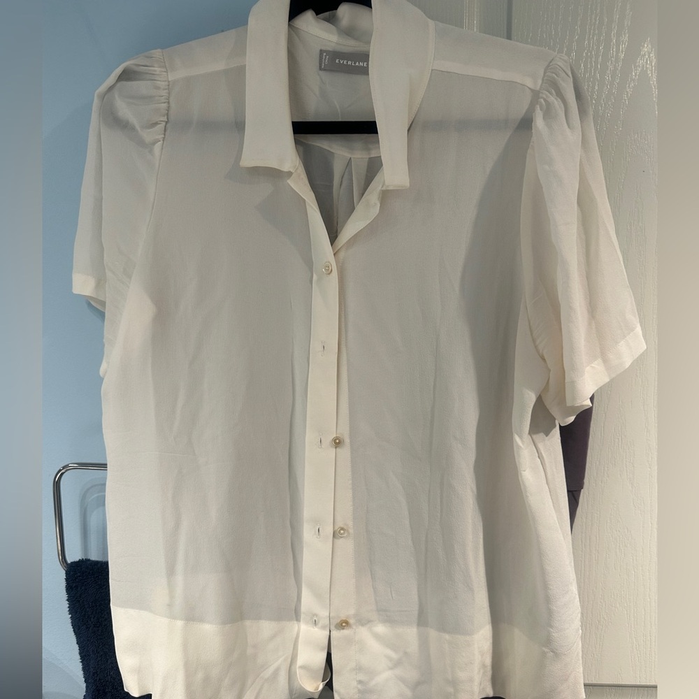 Everlane short sleeve shirt